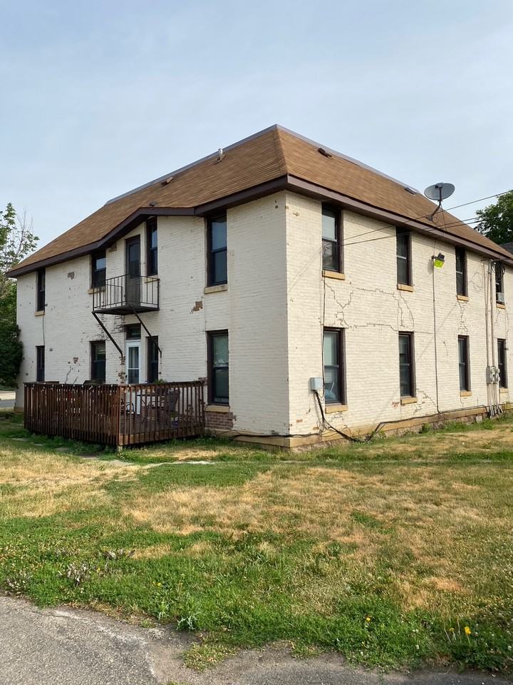 717 N 2nd St #1 - Photo 3 of 18