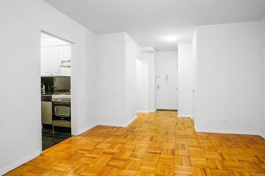 300 E 46th St #3E - Photo 2 of 5