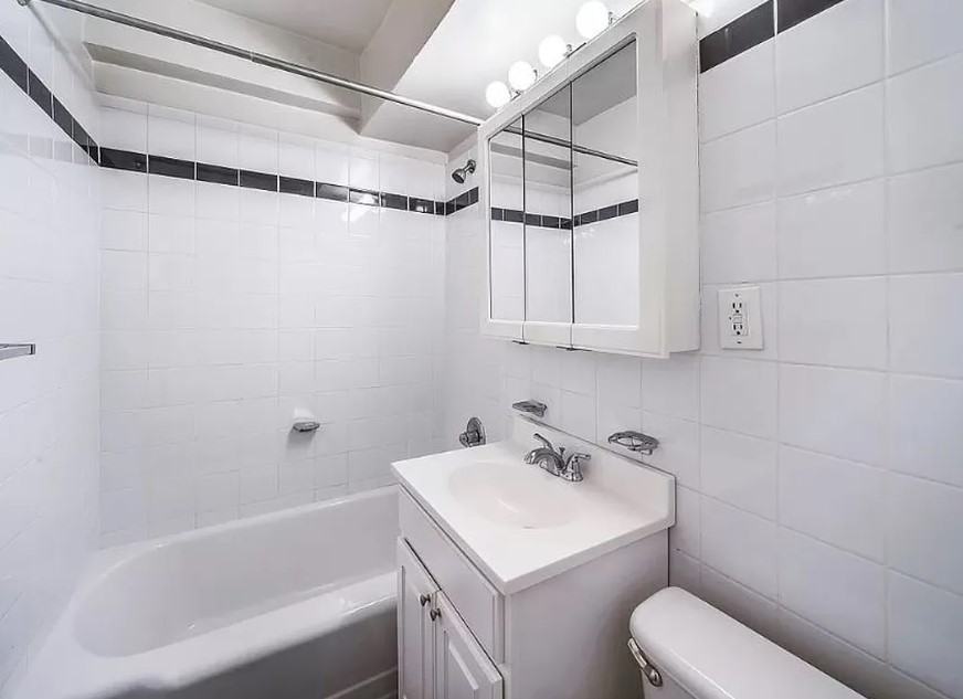 300 E 46th St #3E - Photo 3 of 5