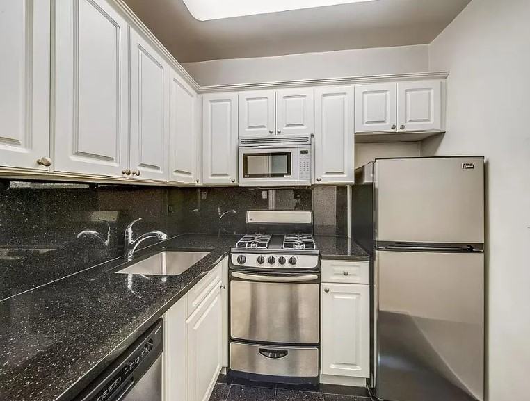 300 E 46th St #3E - Photo 5 of 5