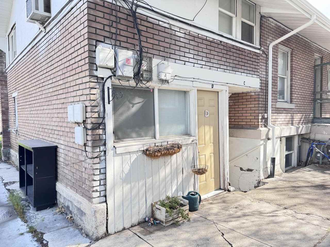 745 N University Ave #D - Photo 2 of 16