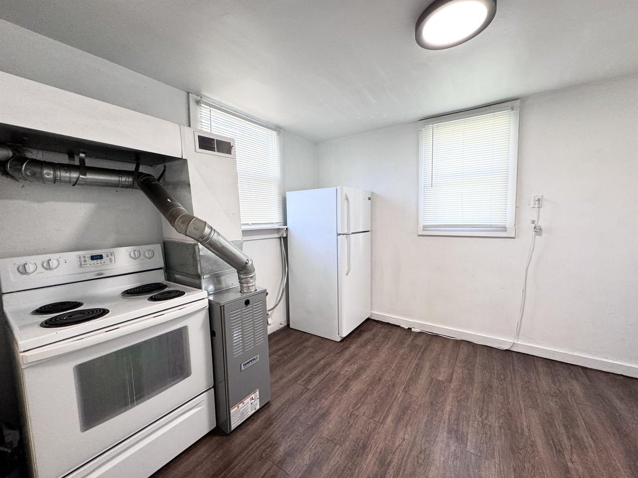 745 N University Ave #D - Photo 5 of 16