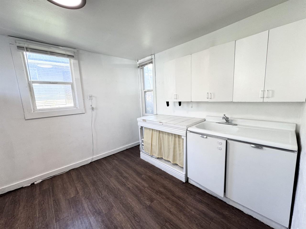 745 N University Ave #D - Photo 6 of 16