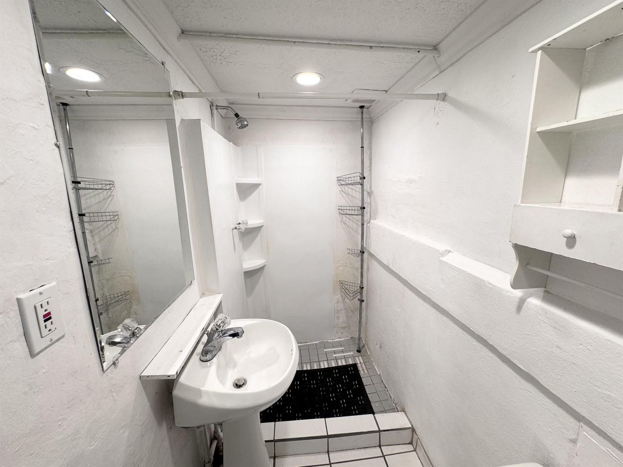 745 N University Ave #D - Photo 7 of 16