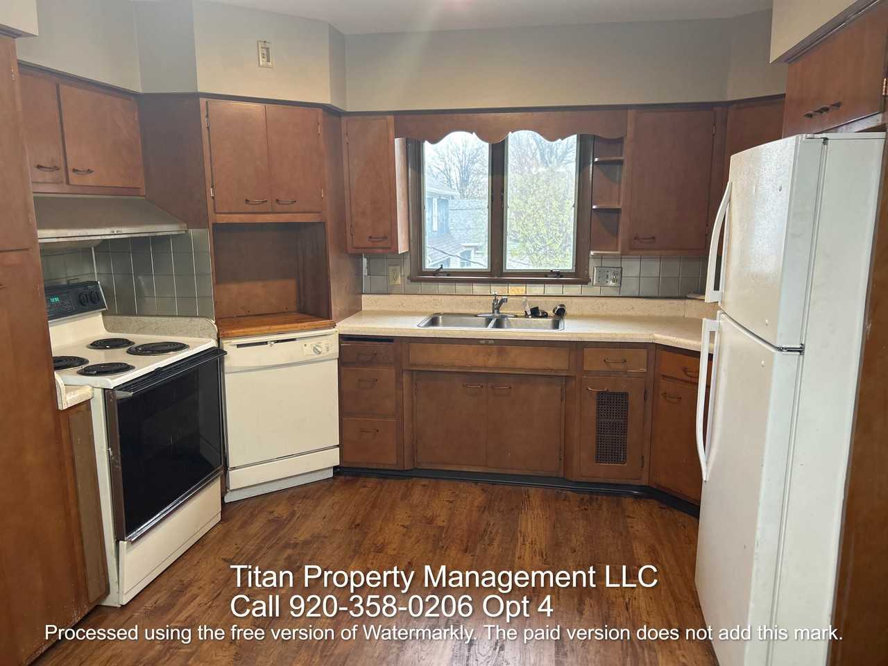 1207 E Walnut St #2 - Photo 2 of 9