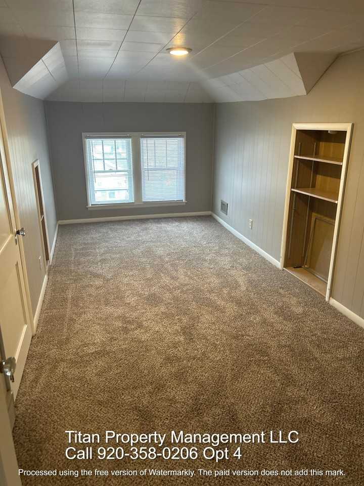 1207 E Walnut St #2 - Photo 3 of 9