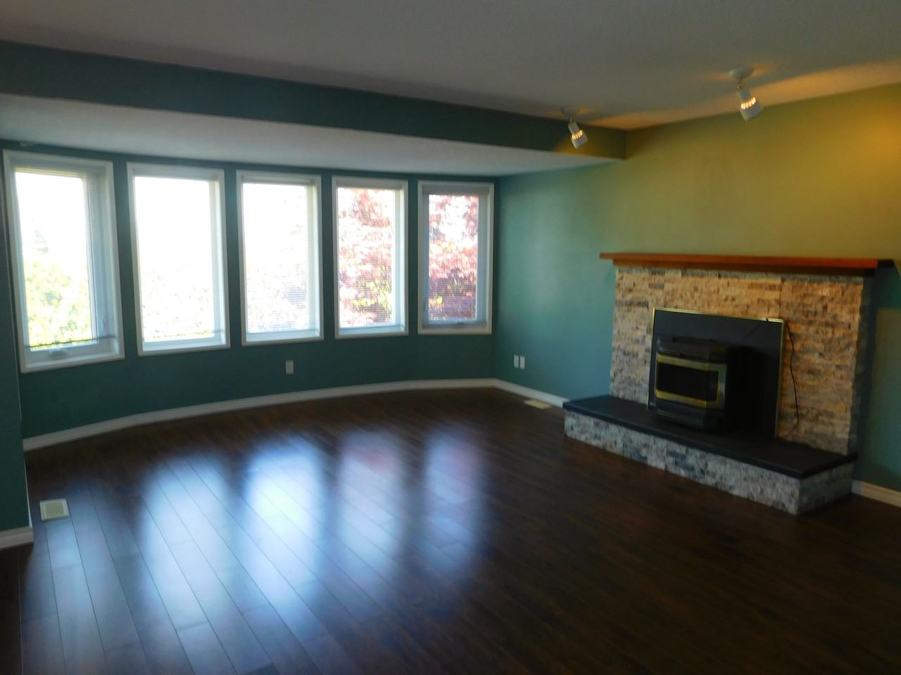 557 Ninth Street Unit A - Photo 3 of 15