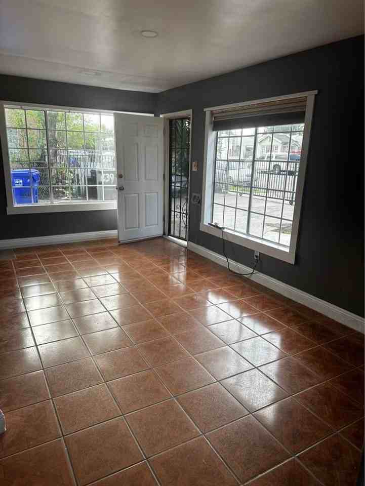 641 W Evans St - Photo 3 of 10