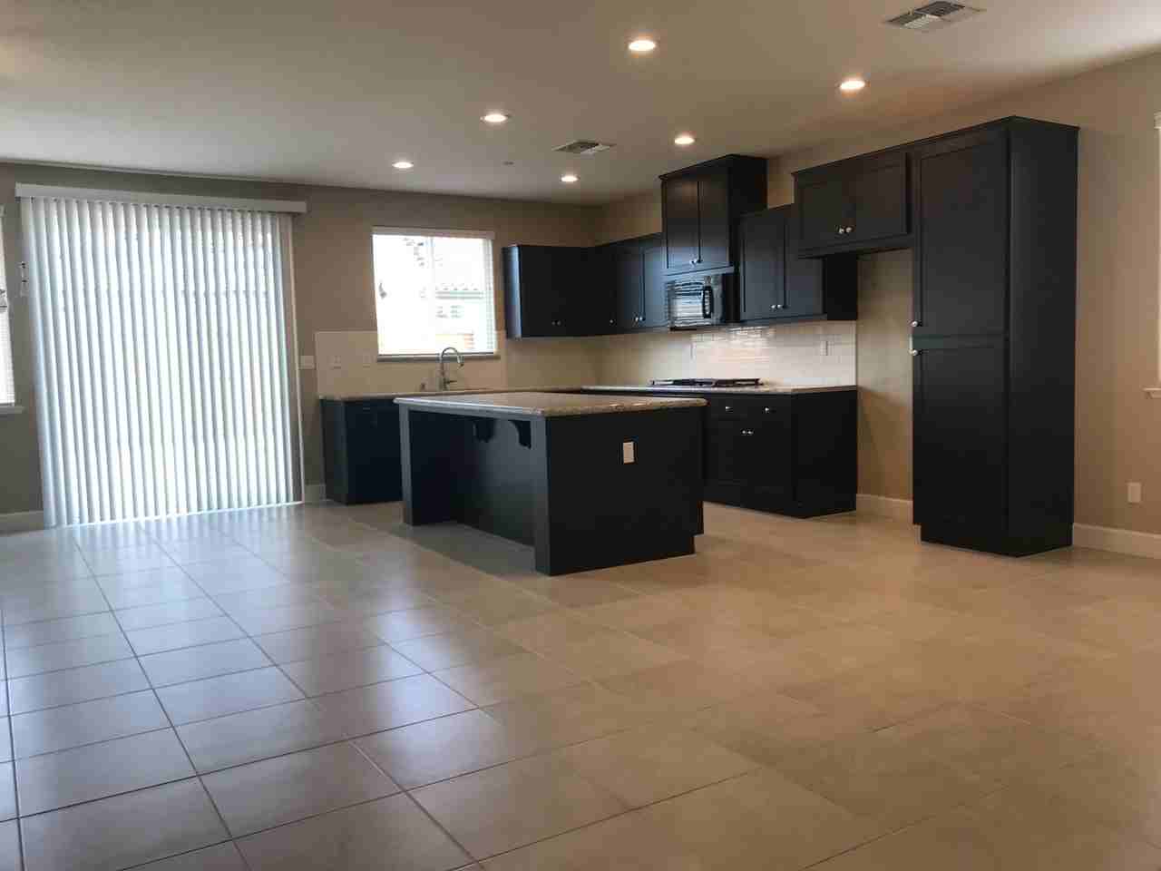 1627 Marsh Ct - Photo 4 of 28