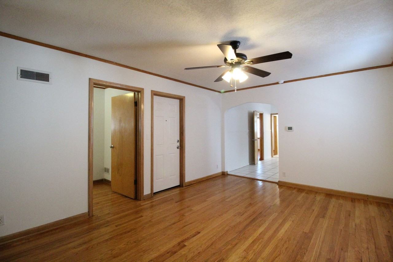 1312 W 39th St #1 - Photo 4 of 14