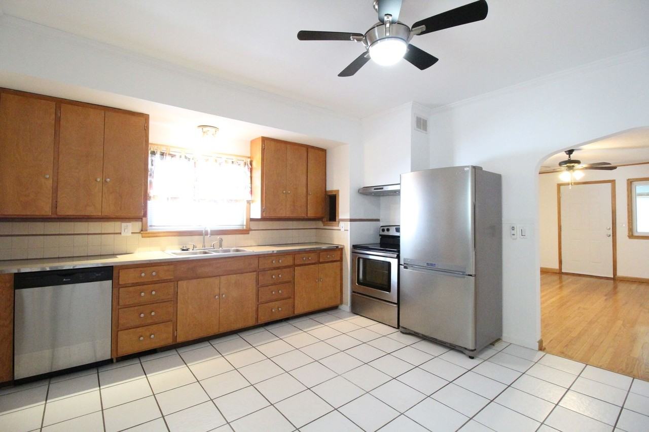 1312 W 39th St #1 - Photo 5 of 14