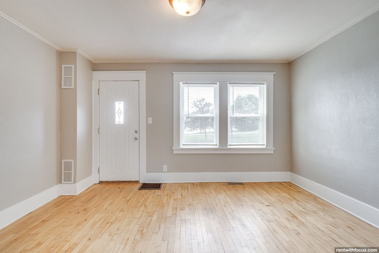 1202-1318 Summit Ave. - Photo 4 of 41