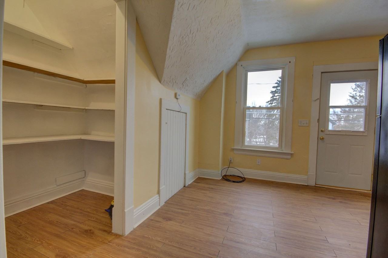 618 E 15th St - Photo 4 of 24