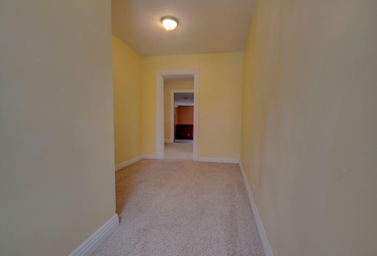 618 E 15th St - Photo 7 of 24