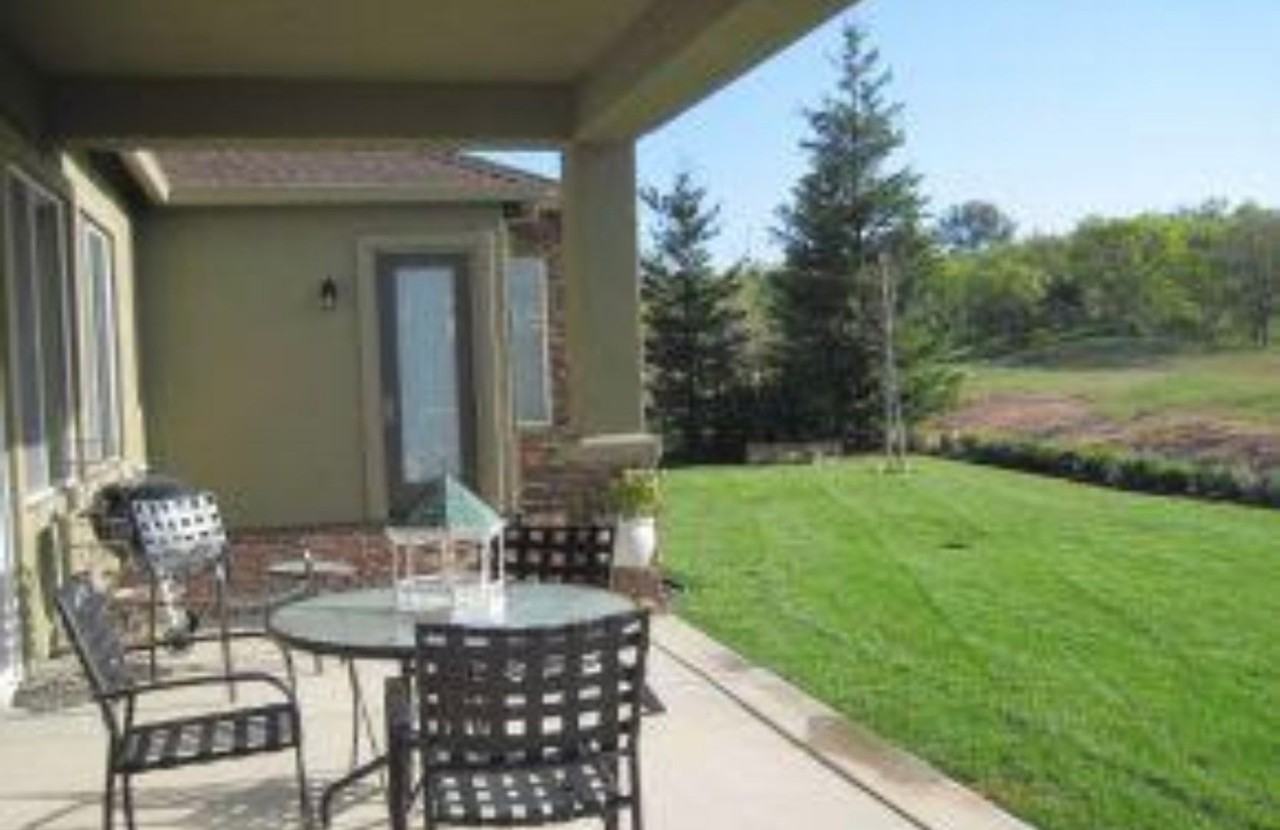 326 Rock Ridge Ln - Photo 2 of 9