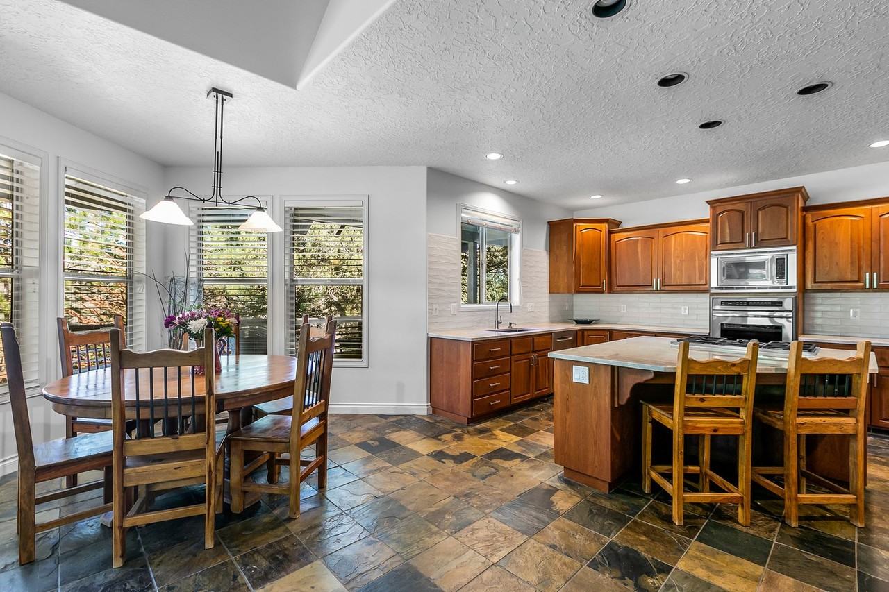 2650 Nw Hilton Ct - Photo 7 of 30