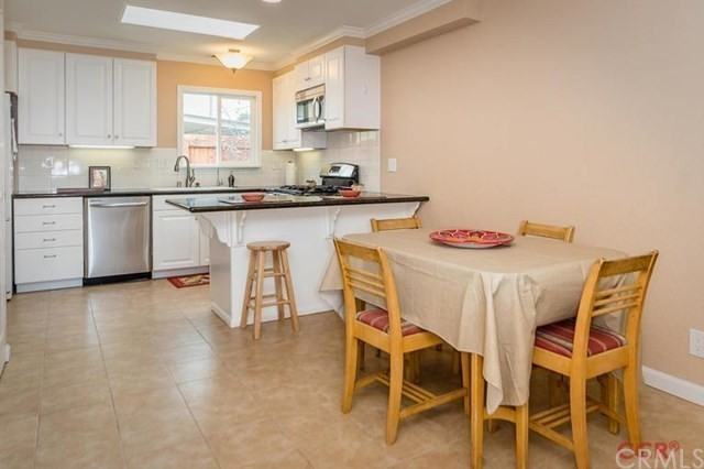 1542 Newport St - Photo 3 of 11