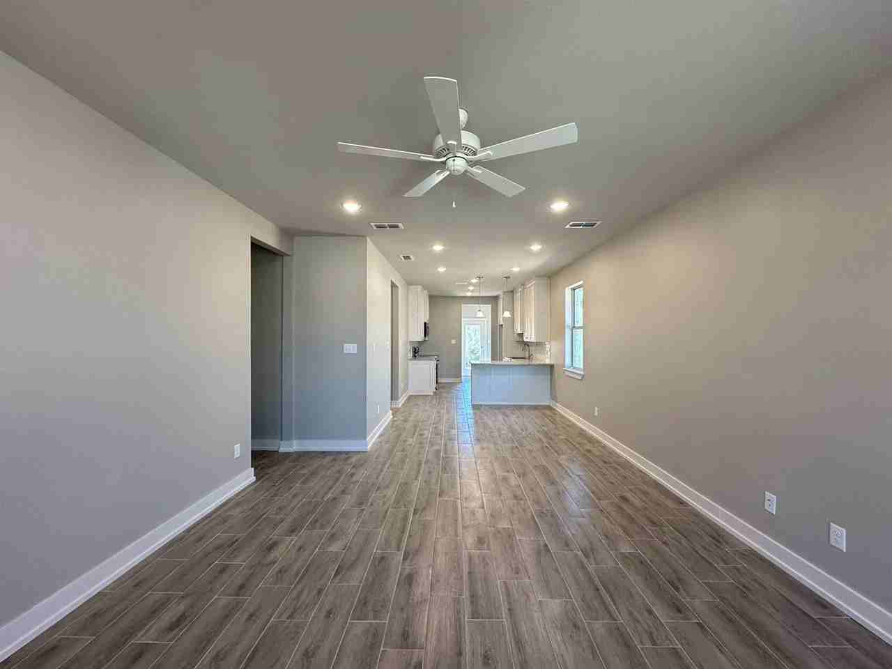 205 Lindsey Ln - Photo 5 of 25
