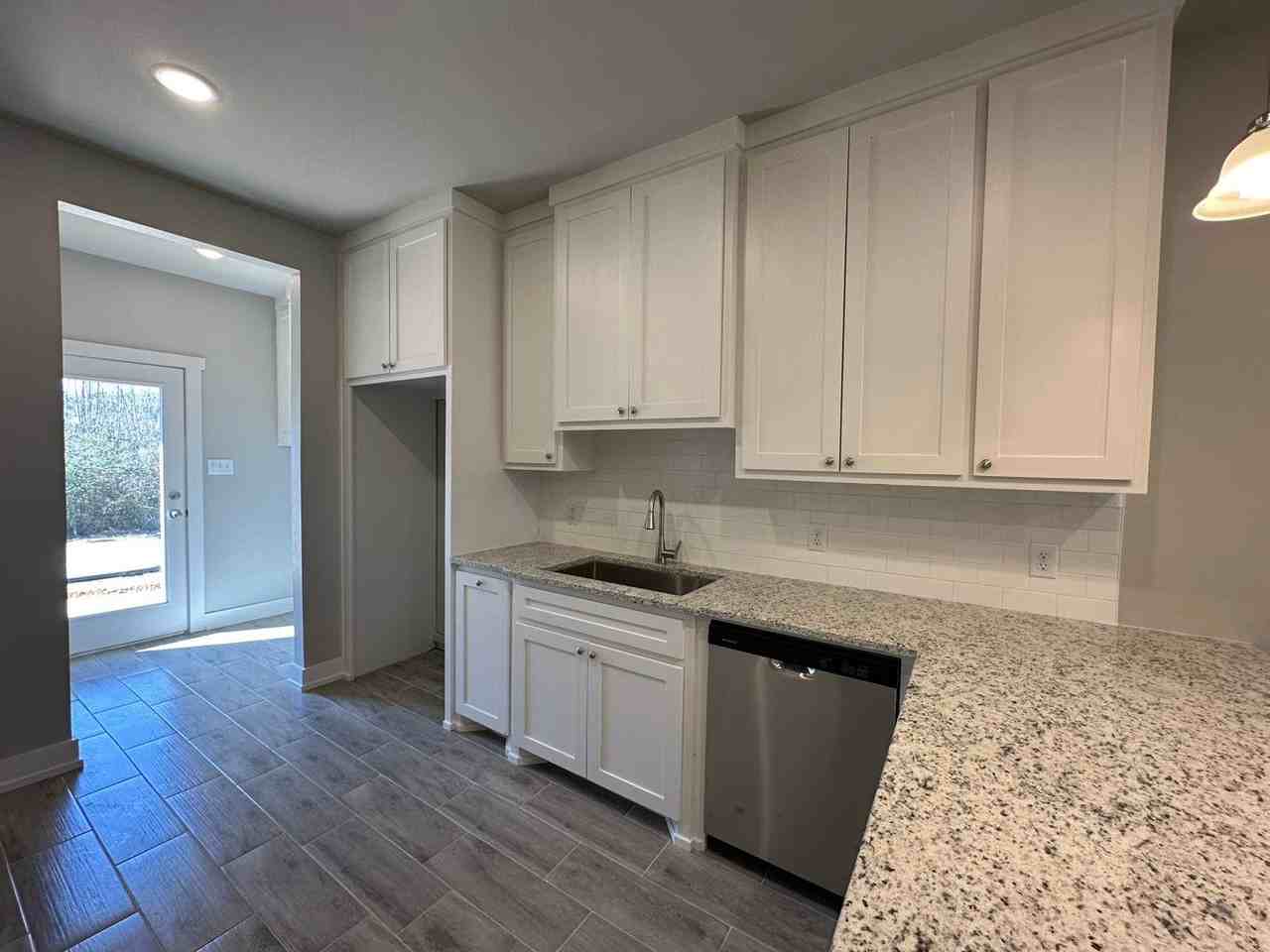 205 Lindsey Ln - Photo 7 of 25
