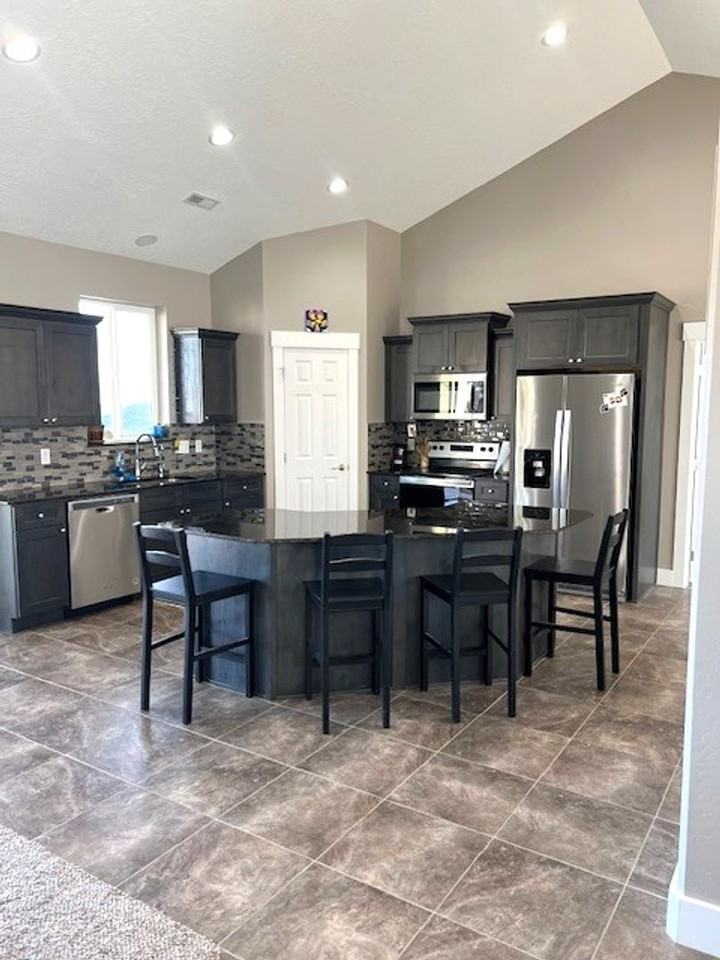 975 Eisenhower Ave - Photo 5 of 17