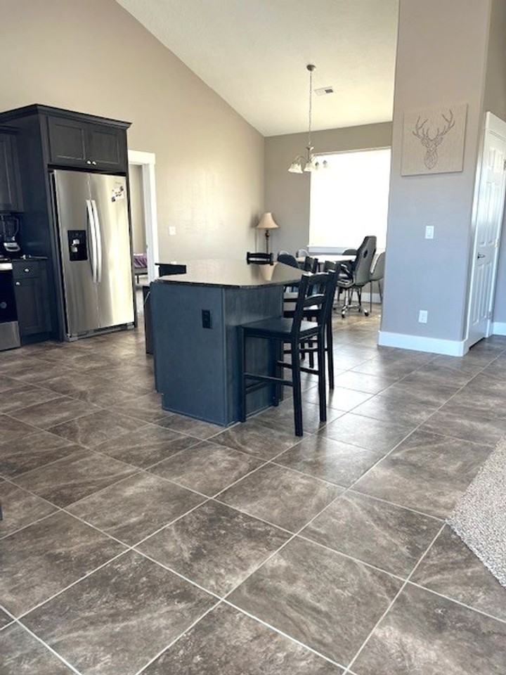 975 Eisenhower Ave - Photo 6 of 17