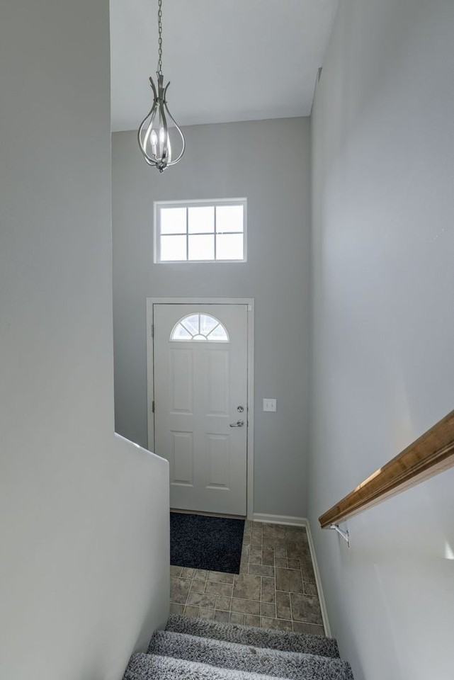 6121 S 190th Ter - Photo 3 of 24