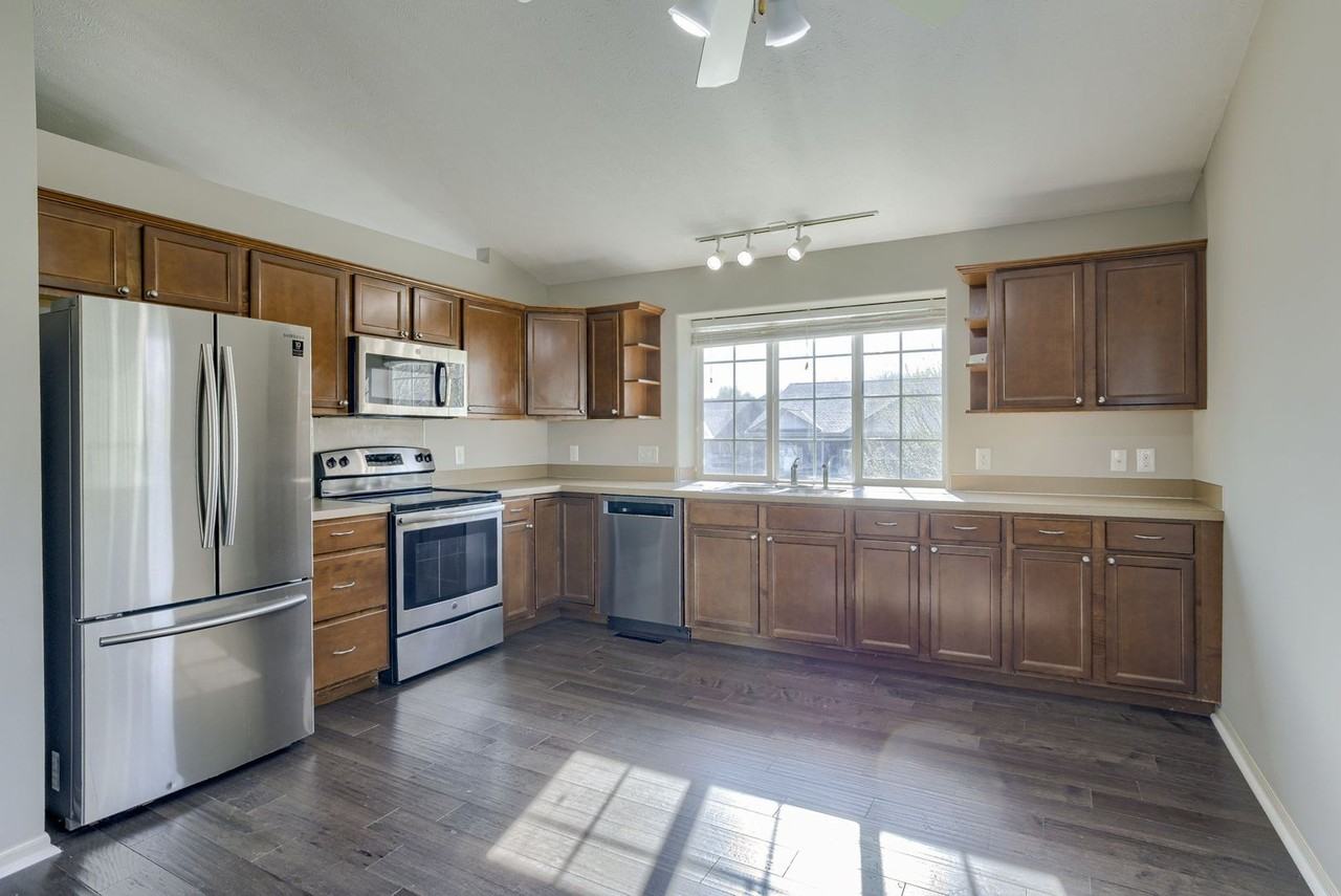 6121 S 190th Ter - Photo 7 of 24