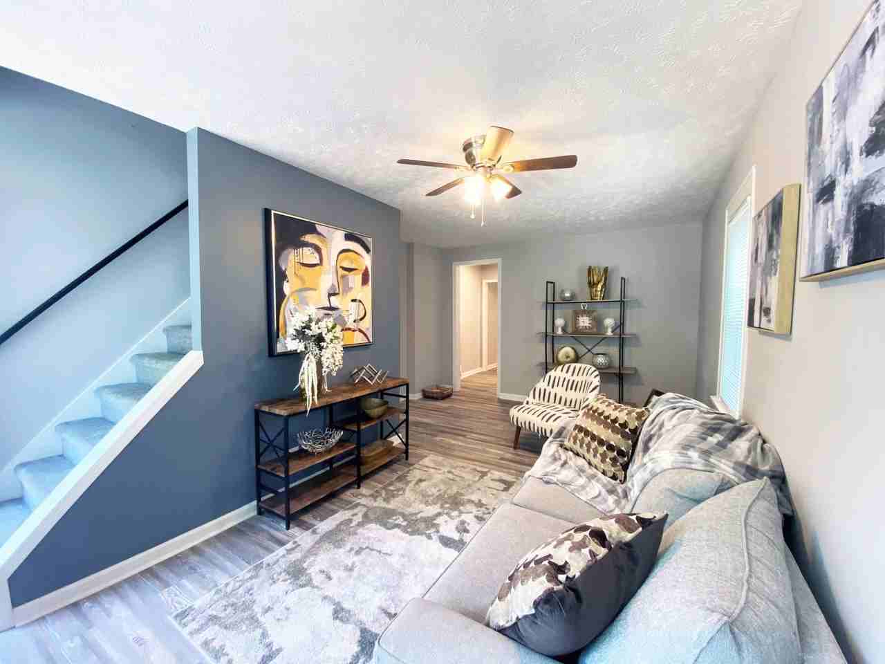 7287 Wright Ave - Photo 2 of 18