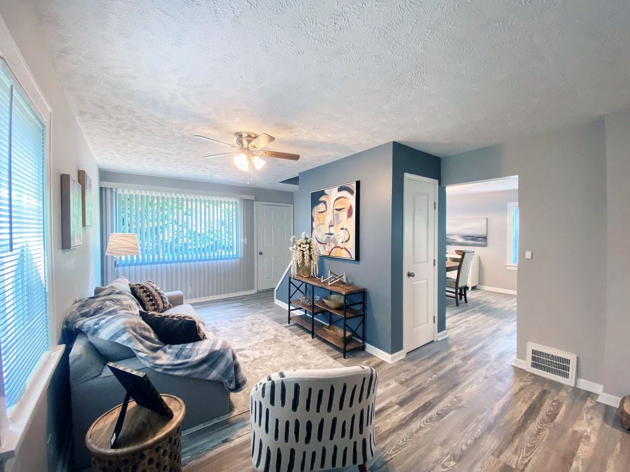 7287 Wright Ave - Photo 3 of 18