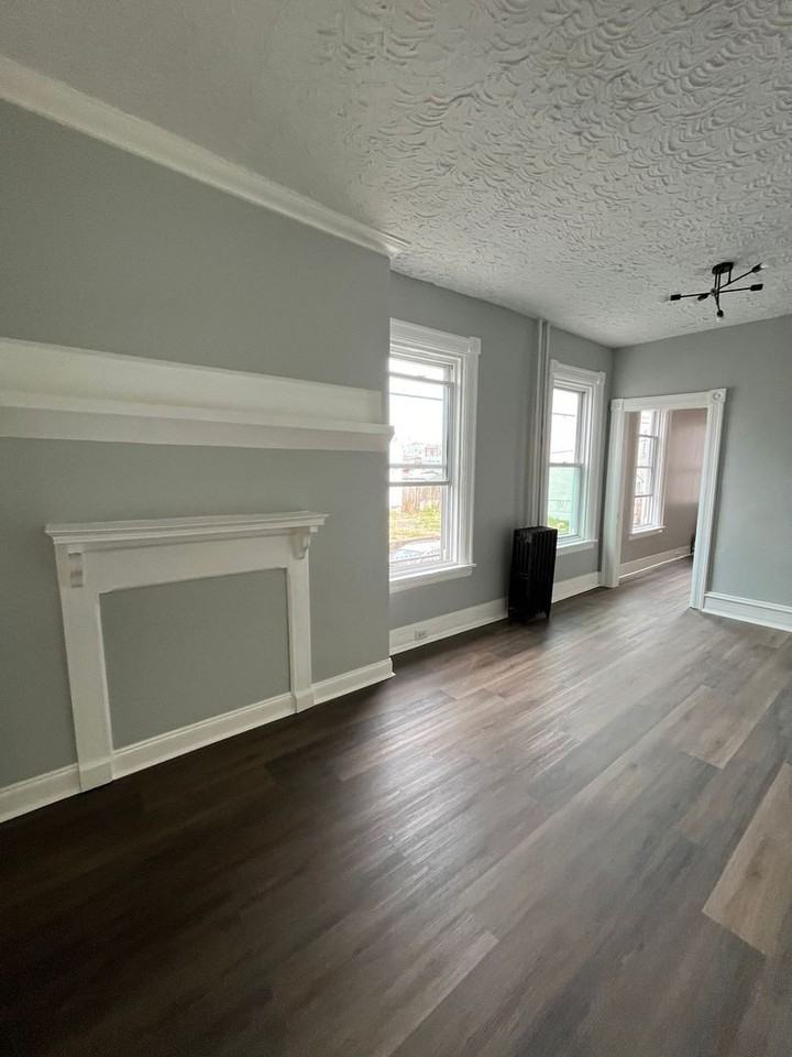 329 Pine St - Photo 3 of 18