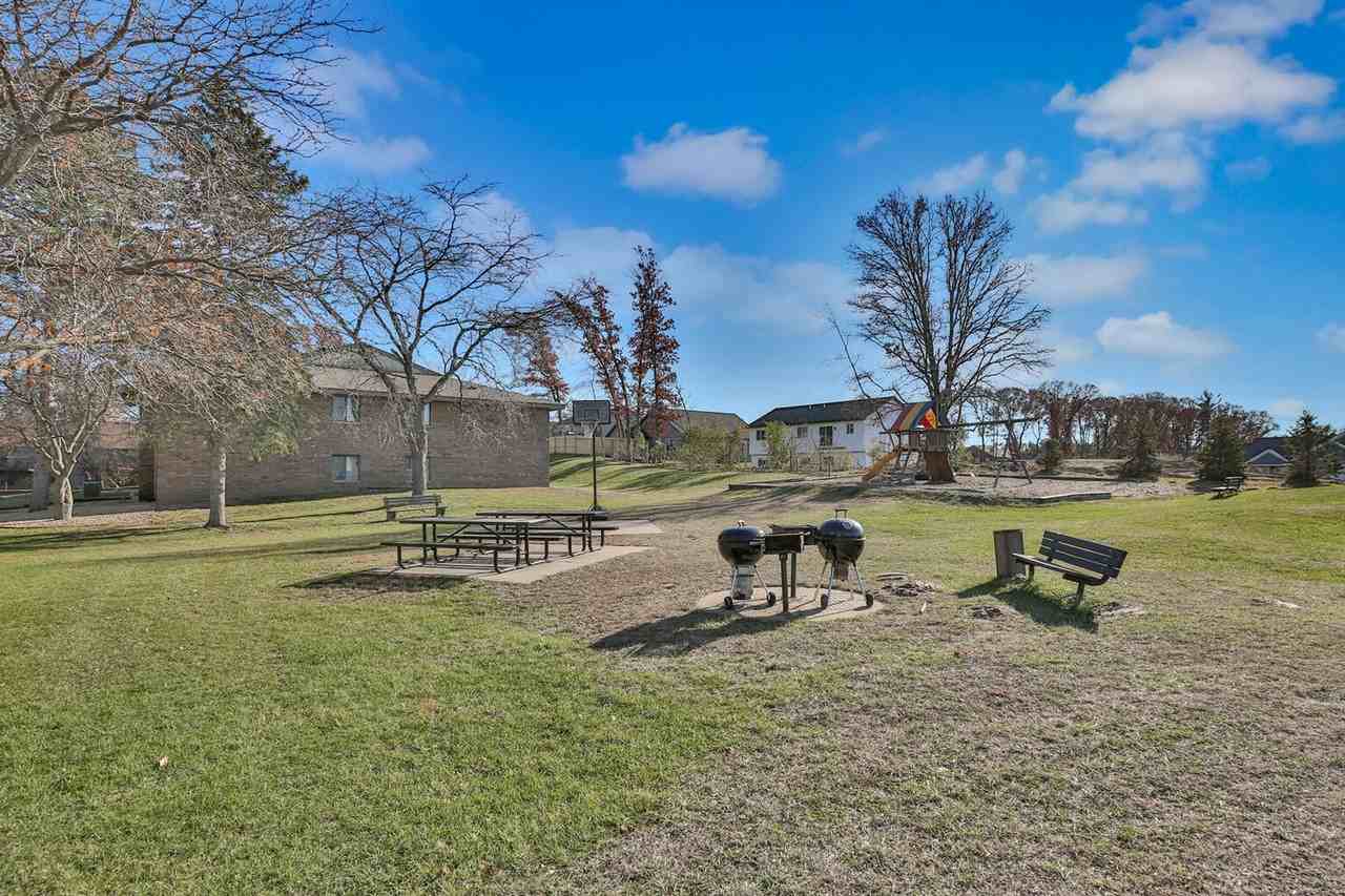 Oakridge Apartments - Photo 5 of 42