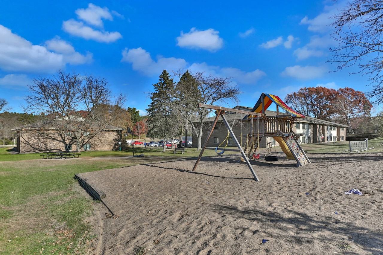 Oakridge Apartments - Photo 6 of 42