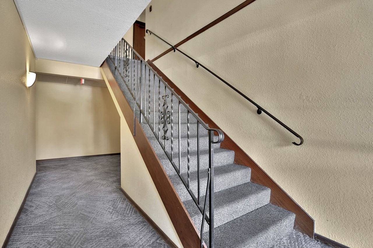 Oakridge Apartments - Photo 7 of 42