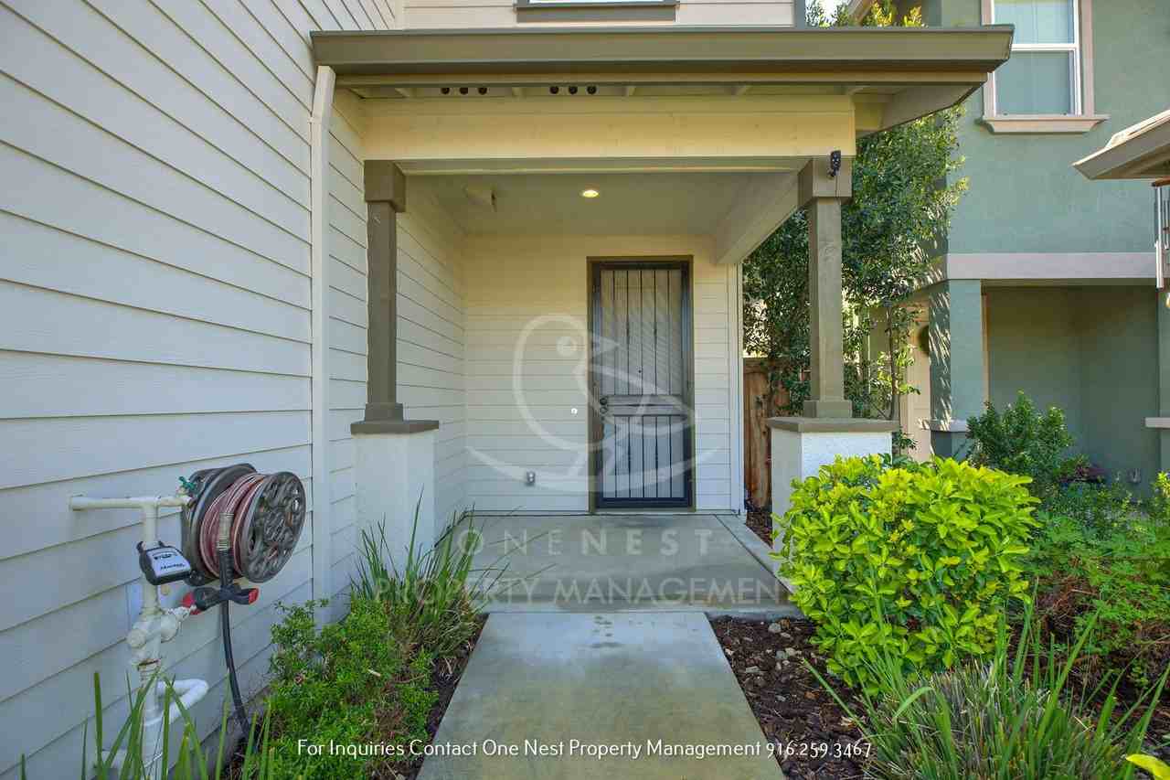 310 Clover Meadows Cir - Photo 3 of 29