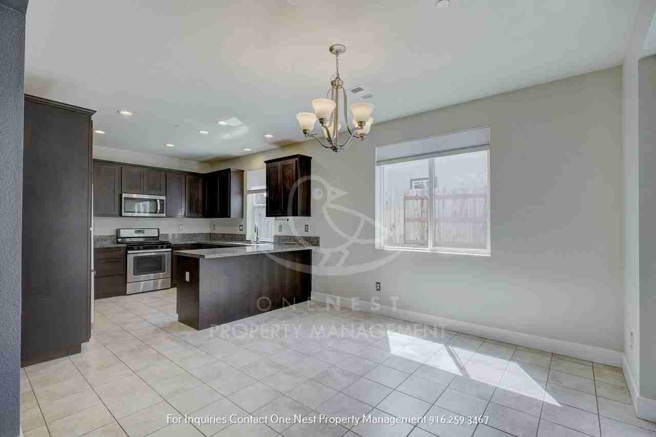 310 Clover Meadows Cir - Photo 7 of 29