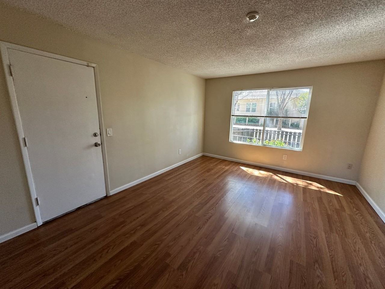 145 Lincoln St - Photo 2 of 9