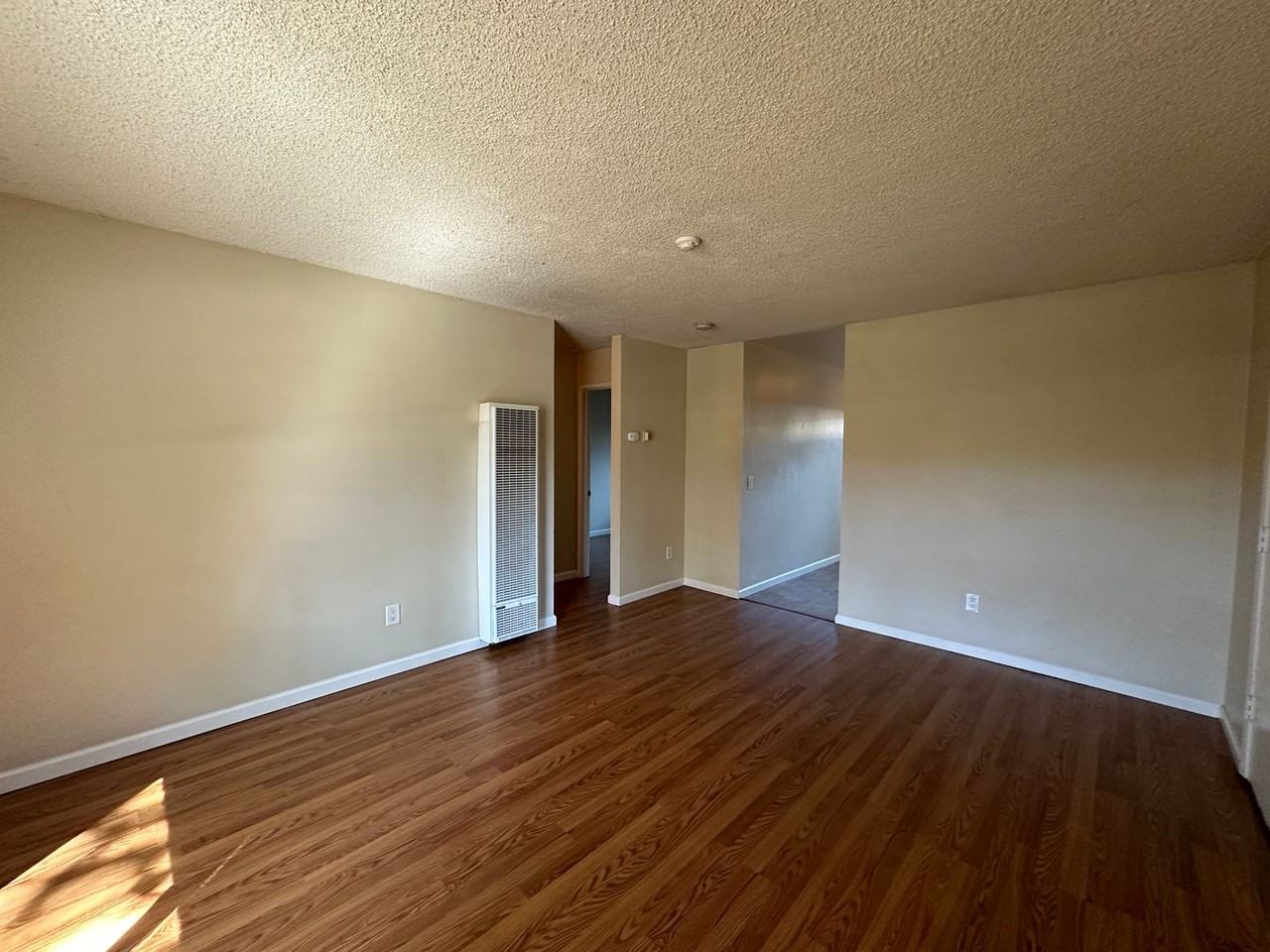 145 Lincoln St - Photo 3 of 9