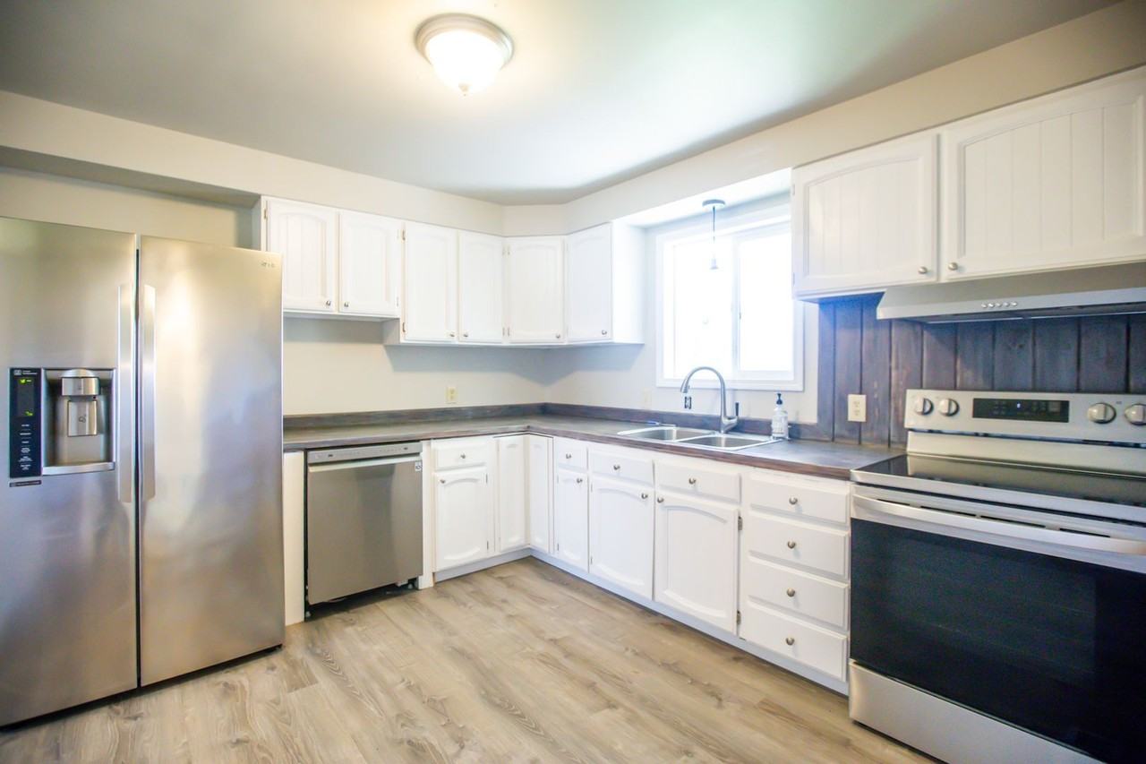 2330 Hyde St Se - Photo 5 of 12