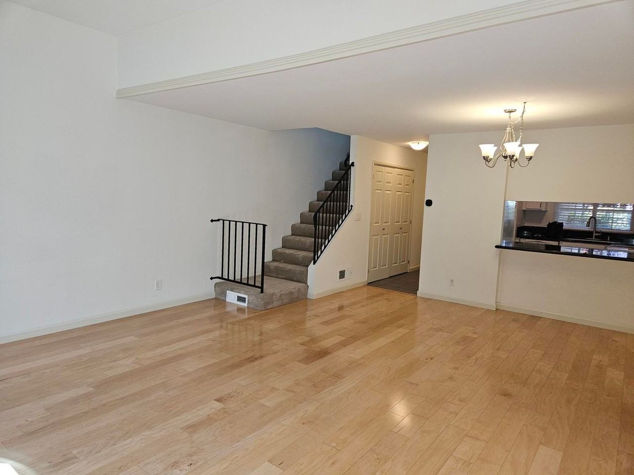 818 Rue Montagne - Photo 3 of 20