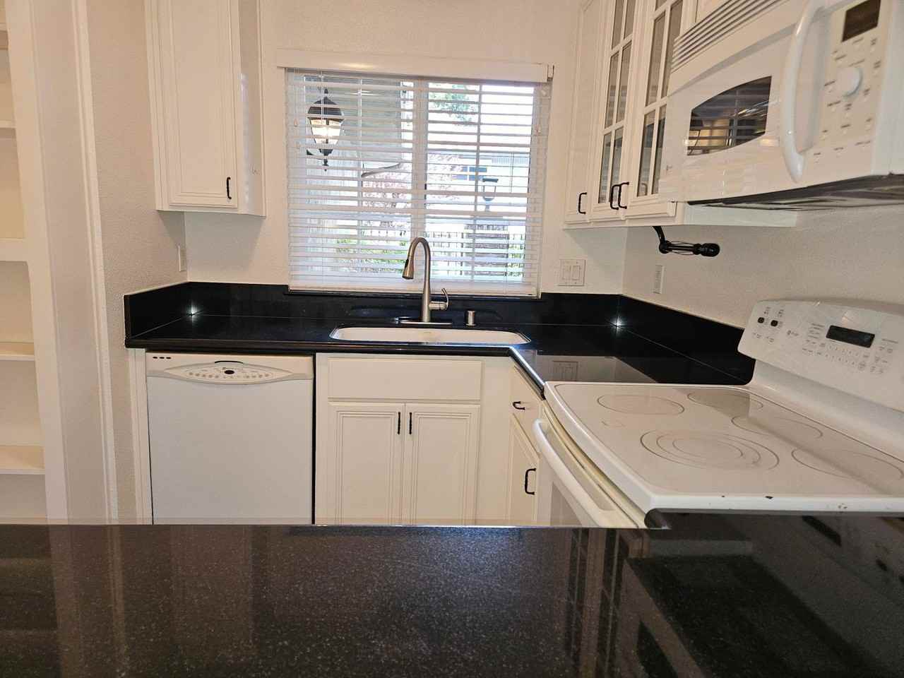 818 Rue Montagne - Photo 6 of 20