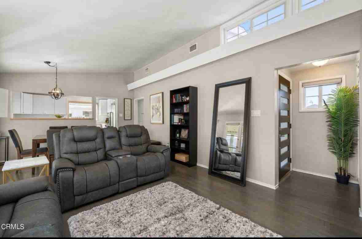 2307 N Heather Ave - Photo 3 of 17