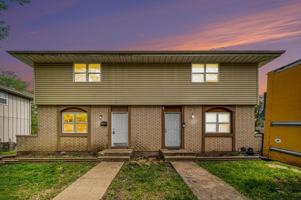 featured image of 221 N Oak St