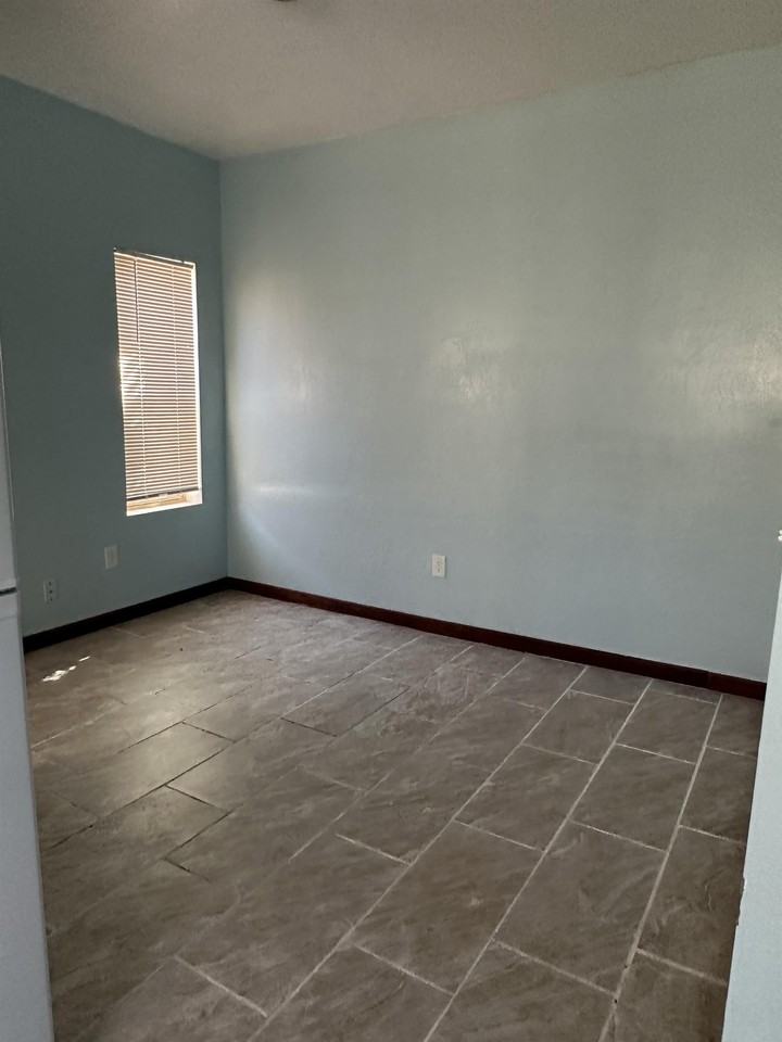 523 Slate Ave Ne - Photo 3 of 7