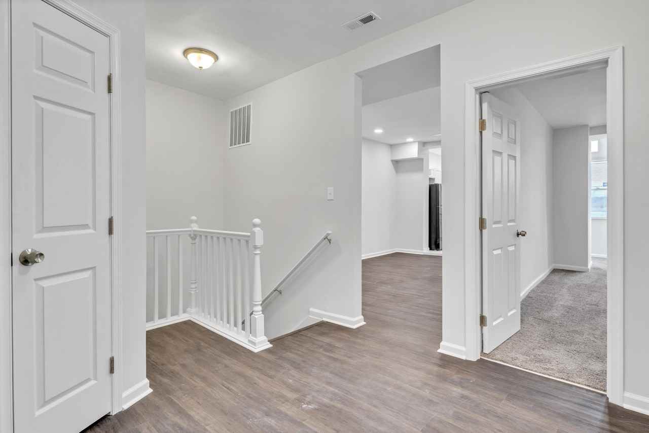 810 Brooks Ln - Photo 3 of 19