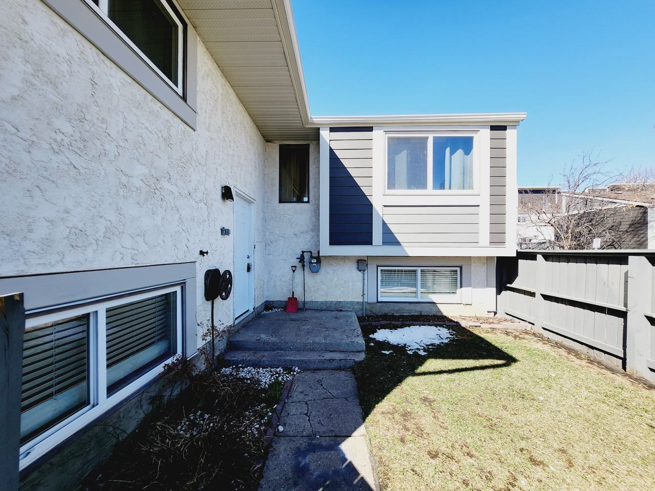 611 Willow Court NW - Photo 2 of 28