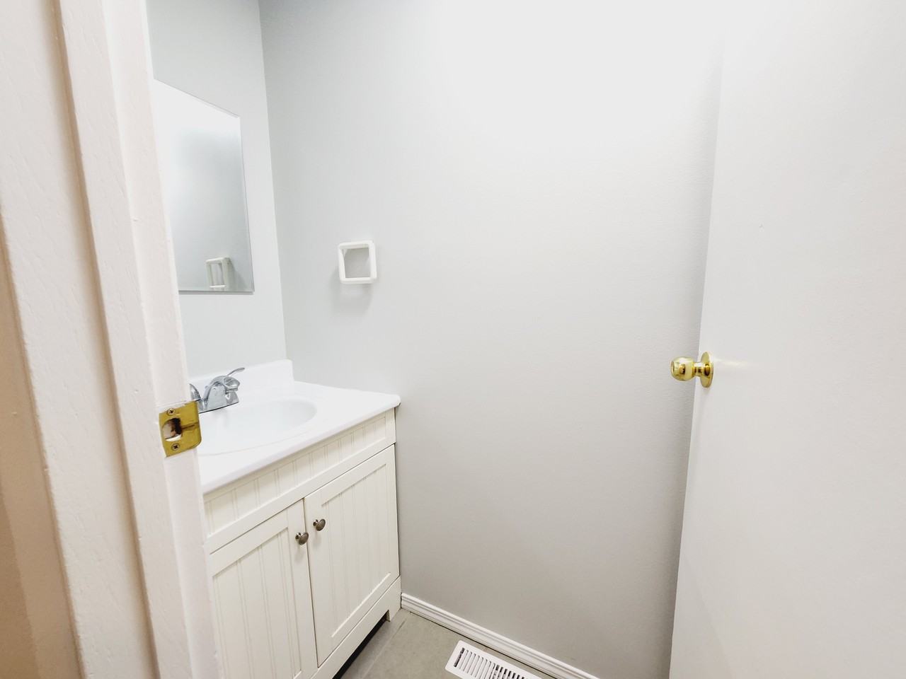 611 Willow Court NW - Photo 7 of 28