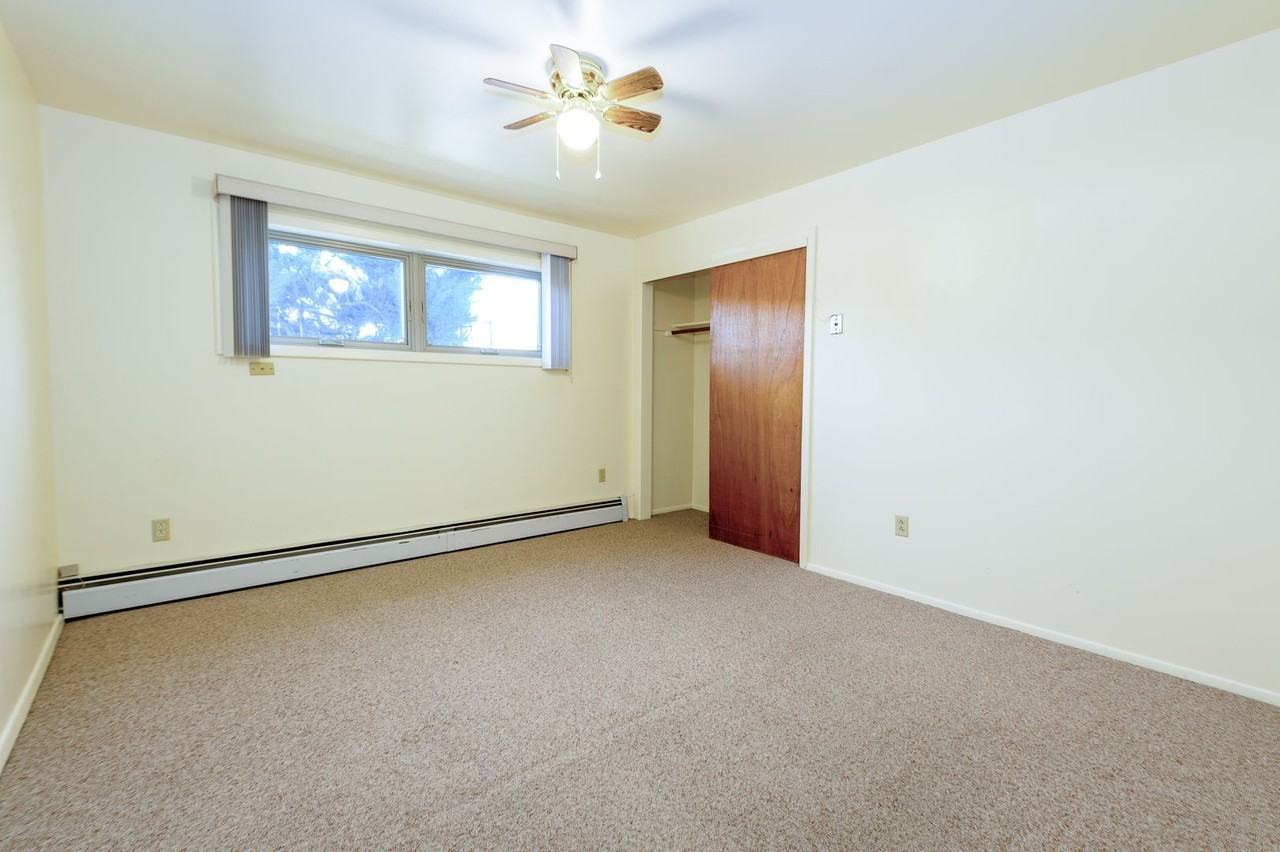 Adorable 3 bedroom 1 bathroom Top Level Unit - Photo 6 of 17