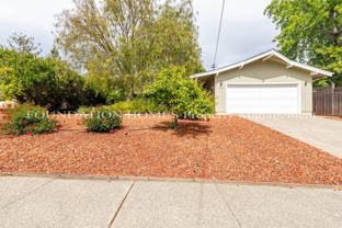 212 Blackstone Dr - Photo 1 of 1