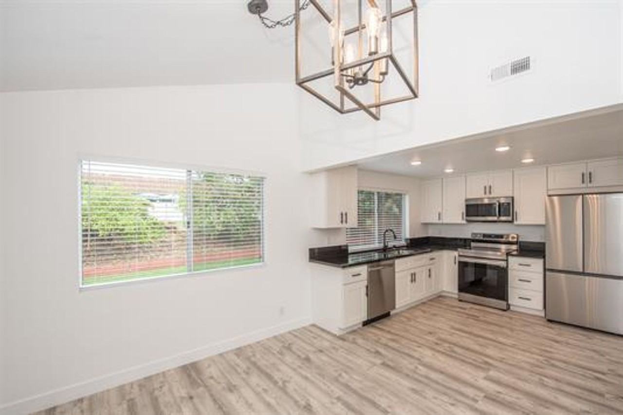 293 Chapalita Dr - Photo 6 of 42