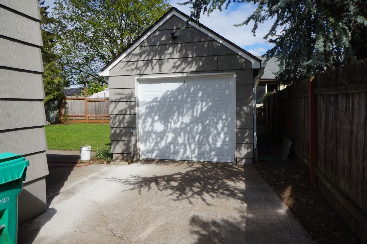 3546 Se 60th Ave - Photo 4 of 31